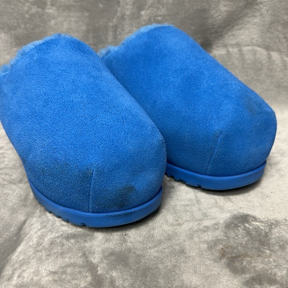 UGG Pumped Platform Slides Size 8 - Picture 9 of 10